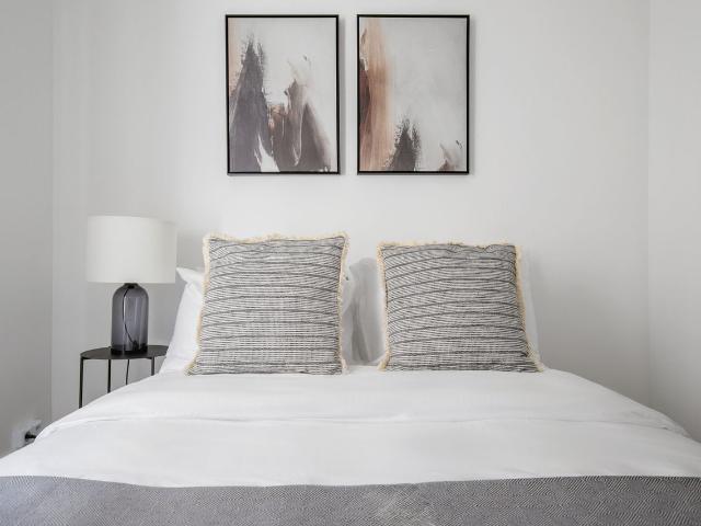 Charming 1BR Retreat in Heart of Paris, Paris Amsterdam Apartments for Rent