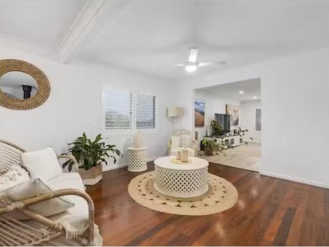 Unique 23 Colonial Circuit, Port Macquarie House for rent Lis.