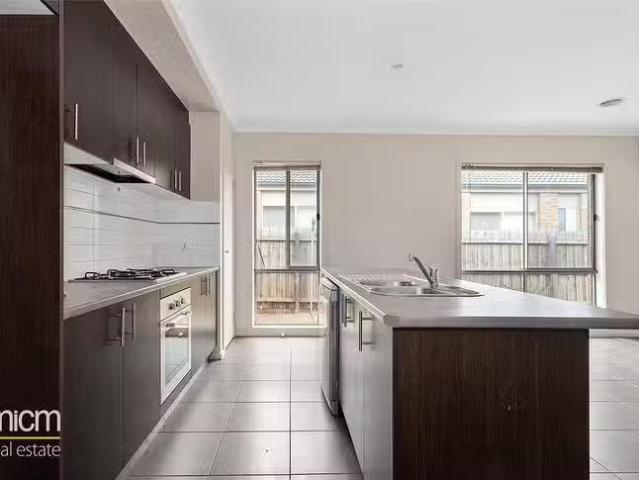 Cheap 23 Cloudy Crescent, Point Cook, VIC 3030