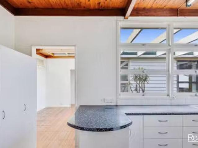 Just in! 23 Jellicoe Street, Mount Lofty, QLD 4350