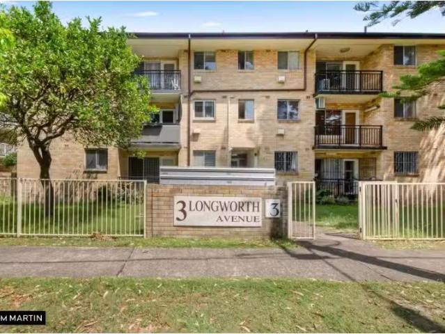 Just in! 2/3 Longworth Avenue, Eastlakes Apartment for rent L.