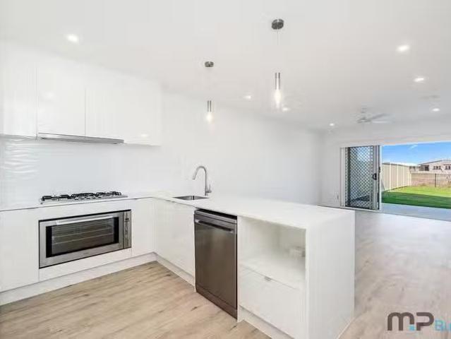 Charming 2/3 North Lakes Circuit, Burrum Heads, QLD 4659