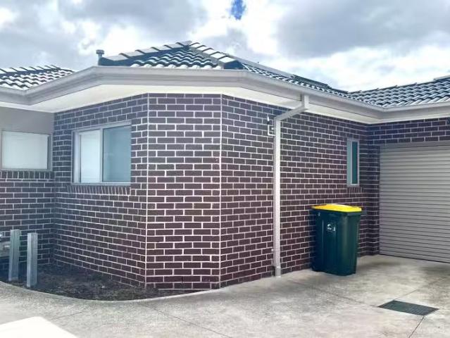 Nice 2/3 Rockbank Road, Ardeer VIC 3022
