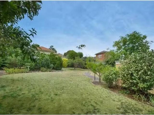 Rental! 200 Elgar Road, Box Hill South VIC 3128