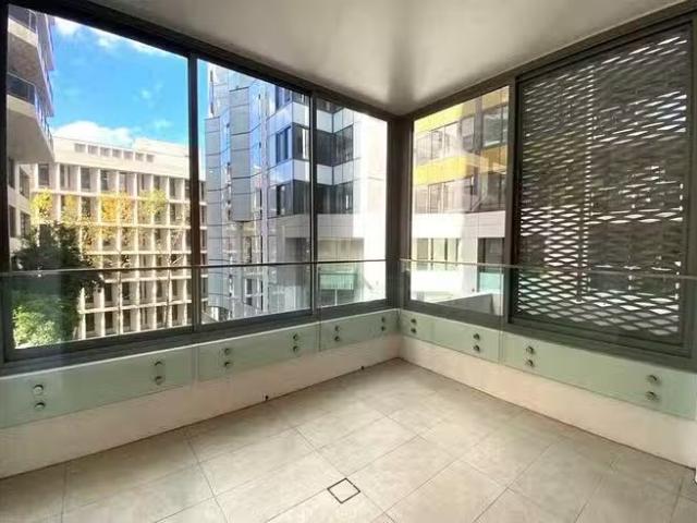 Cozy 204/231 Miller Street, North Sydney, NSW 2060