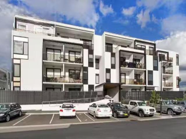 Rental! 205/71 Henry St, Kensington VIC 3031