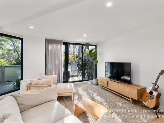 Charming 206/985 Heidelberg Road, Ivanhoe, VIC 3079