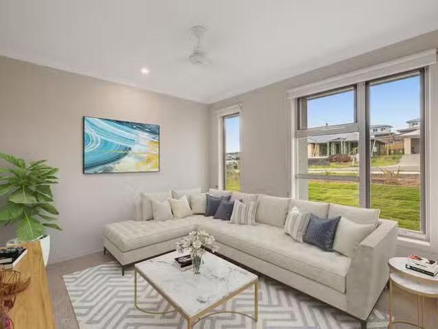 Charming 20 Wattle Grove, Harristown, QLD 4350