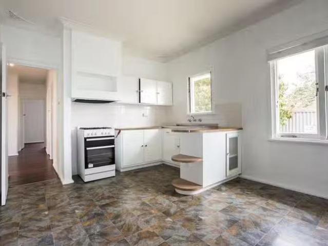 Rental! 20 Brian Avenue, Mount Pleasant, WA 6153