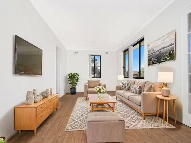 For Rent! 20 Caloola Avenue, Koonawarra House for rent Listed.