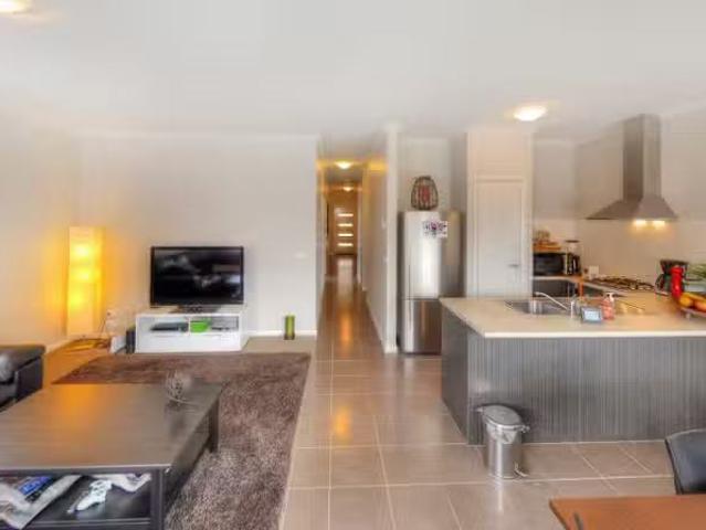 Rental! 20 Hewett Drive, POINT COOK, VIC 3030 House for Rent