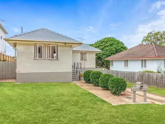 Unique 20 Iris Street, Holland Park West, QLD 4121
