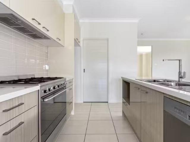 For Rent! 20 Oaks Avenue, Long Jetty House for rent Listed by.