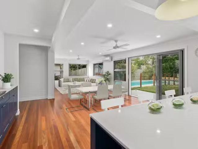 Cozy 20 Saunders Street, Indooroopilly, QLD 4068