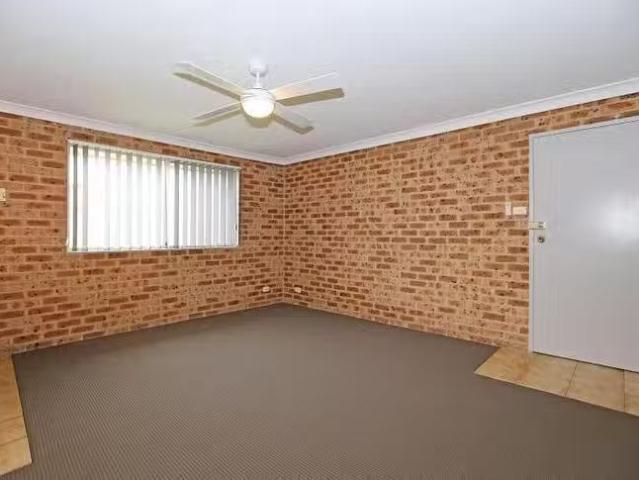 Cheap 2/10 Albert Street, Mcgraths Hill, NSW 2756