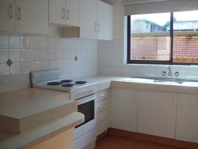 For Rent! 2/11 Christina Court, Mermaid Waters, QLD 4218
