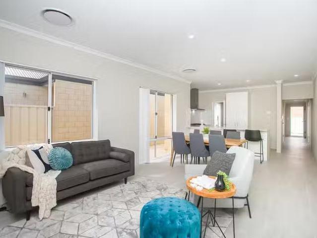 Cozy 2/126 Bushmead Road, Hazelmere, WA 6055