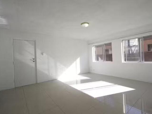 For Rent! 2/12 Cross Street, Fairfield, QLD 4103