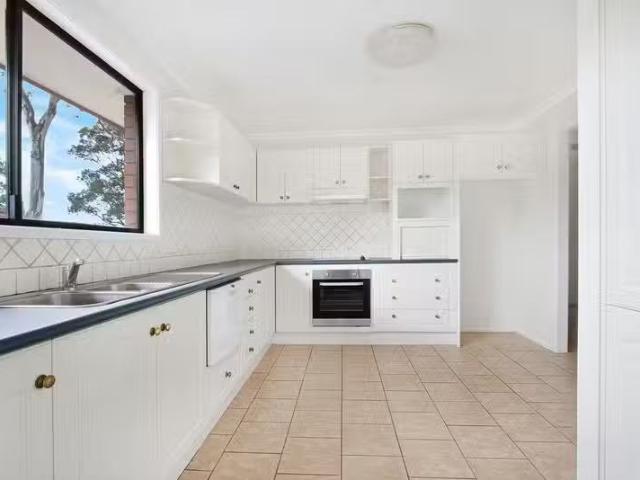 Cozy 2/12 Horsley Drive, Horsley, NSW 2530 Villa for Rent