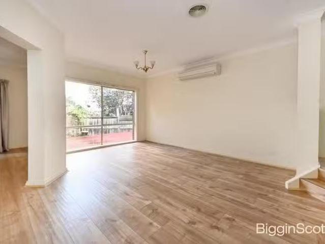 Nice 2/12 Marianne Way, Mount Waverley, VIC 3149