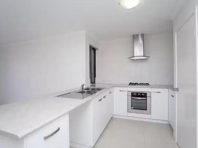 Unique 2/14 Hotspur Road, Spearwood, WA 6163