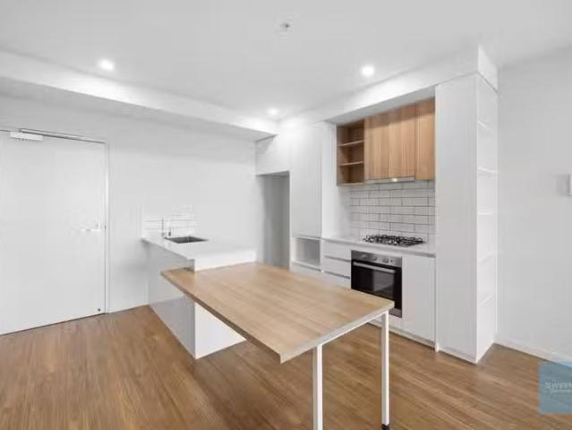 Nice 215/9 Commercial Road, Caroline Springs VIC 3023