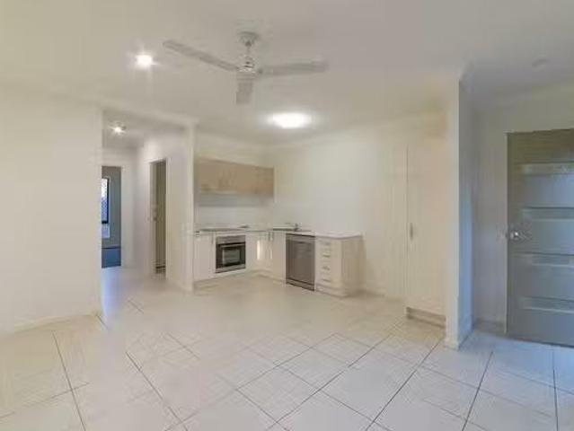 Unique 2/15 Appian Way, Loganlea, QLD 4131