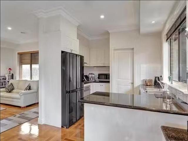 Just in! 2/164 Thompsons Road, Bulleen, VIC 3105