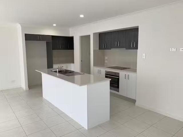 Deal! 2/16 Nickel Street, Pimpama, QLD 4209