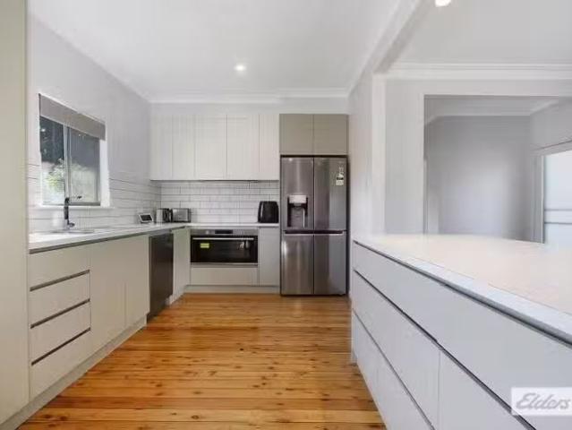 Cozy 216 Walsh Street, East Albury, NSW 2640