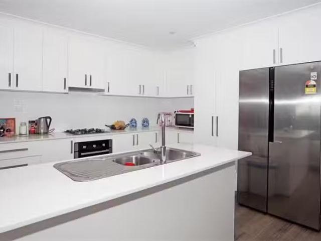 Deal! 2/171 Wyndarra Way, Koonawarra, NSW 2530