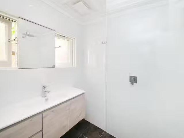 Cozy 2/18 Duke Street, Kensington, NSW 2033