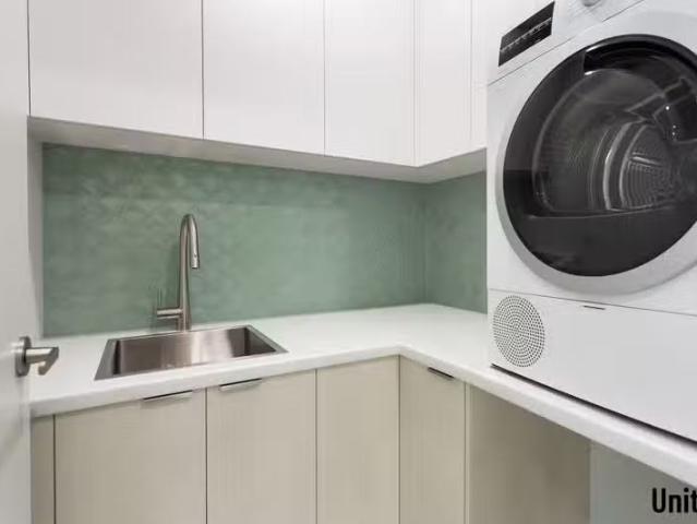For Rent! 2/18 Leon Avenue, Rosanna VIC 3084
