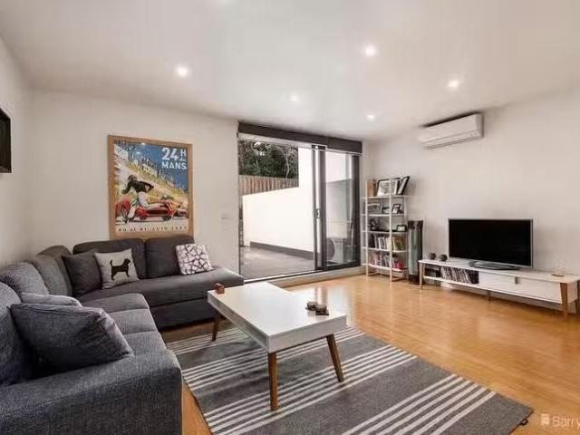 Cozy 2/194 Manningham Road, Bulleen, VIC 3105