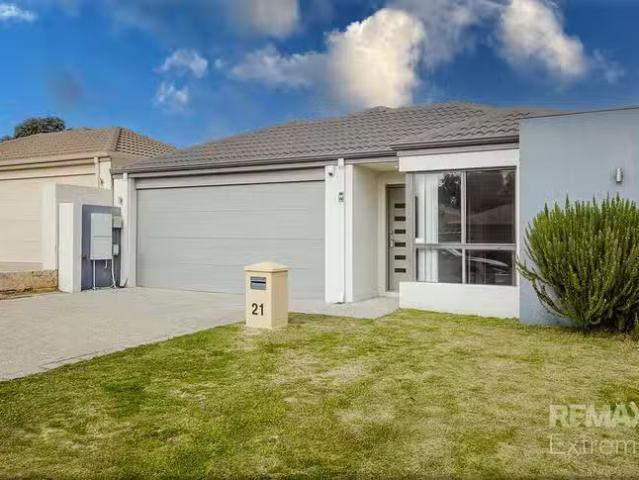 Unique 21 Vignerons Loop, Hocking, WA 6065
