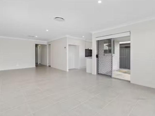 Nice 21 Bangalay Street, Heddon Greta House for rent Listed b.