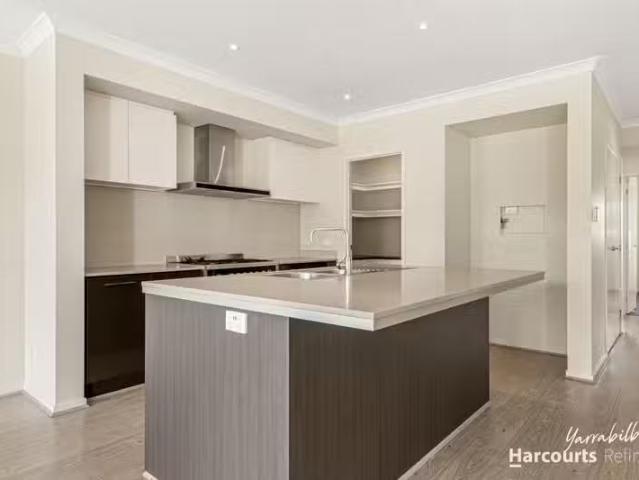 Unique 21 Blossom Street, YARRABILBA, QLD 4207 House for Rent