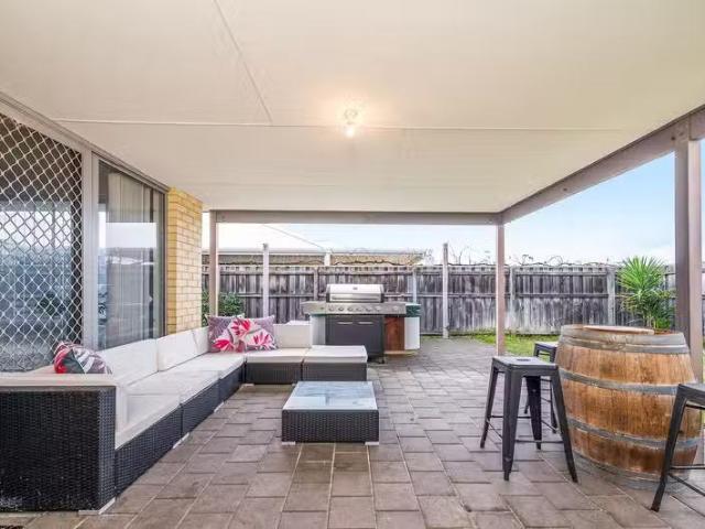 Unique 21 Brixton Crescent, ELLENBROOK, WA 6069 House for Rent