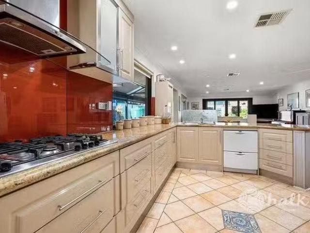 Deal! 21 Coombs Street, Rockingham, WA 6168
