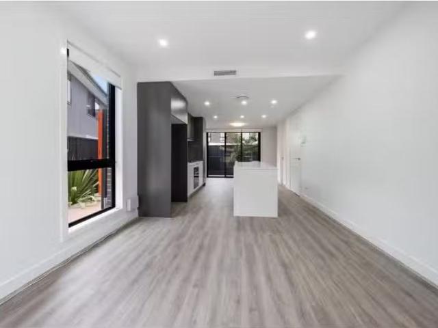 Cozy 21 Cribbin Street, Marsden Park Townhouse for rent Liste.
