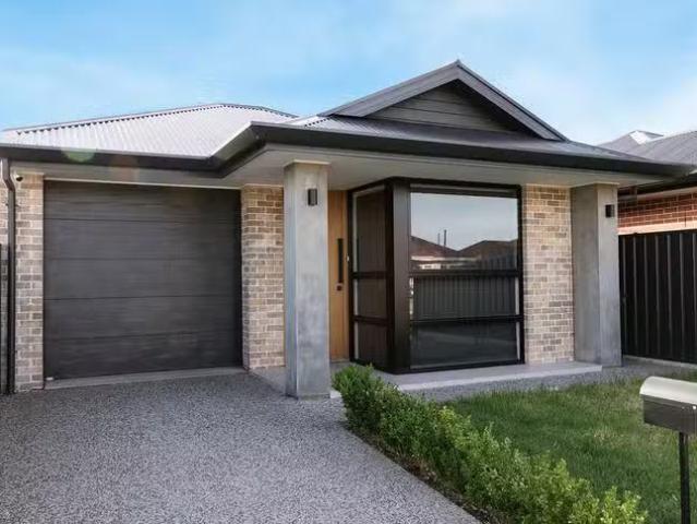 Deal! 21 Norman Street, Findon, SA 5023