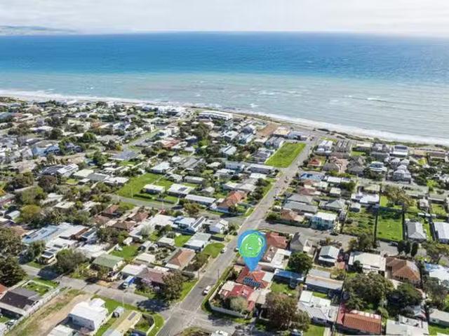 Charming 21 Seaview Street, Aldinga Beach, SA 5173