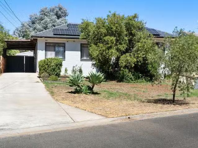 Deal! 21 Stevens Drive, Ridgehaven, SA 5097