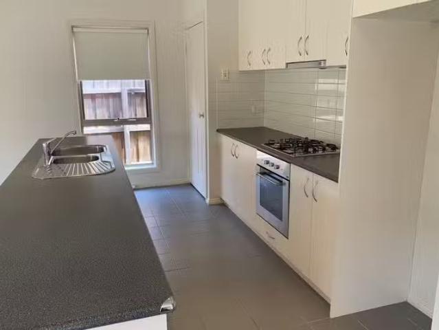 Cozy 2/20 Grevillea Avenue, Corio, VIC 3214 Unit for Rent
