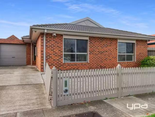 Cozy 2/214 Westwood Drive, Burnside VIC 3023