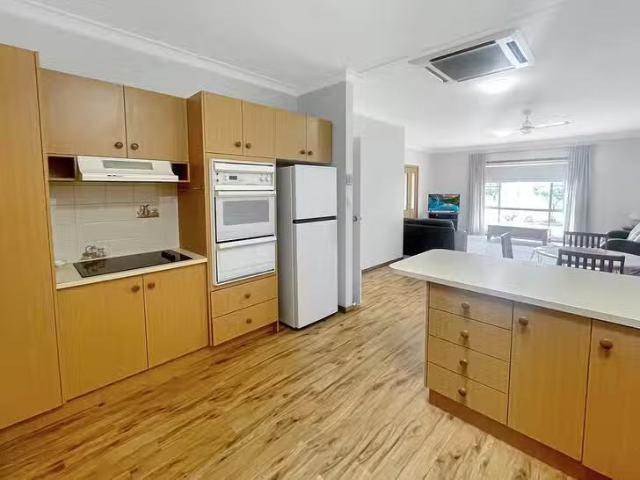 Just in! 2/21 Bedford Avenue, Dubbo, NSW 2830