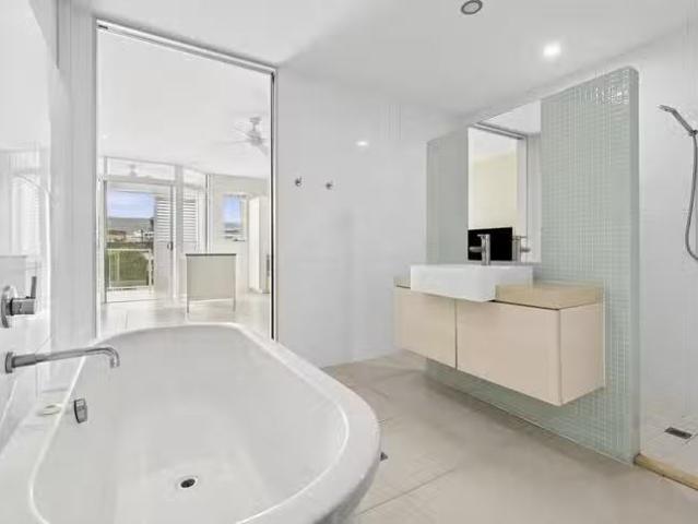 Unique 22/201 Lake Street, Cairns North, QLD 4870