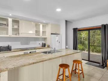 For Rent! 2/222 Gap Creek Road, Kenmore Hills, QLD 4069