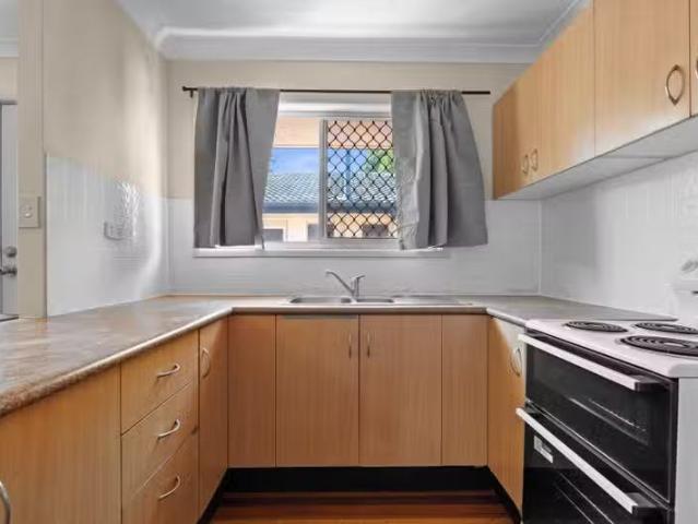 Charming 2/22 Bruce Street, Chermside QLD 4032