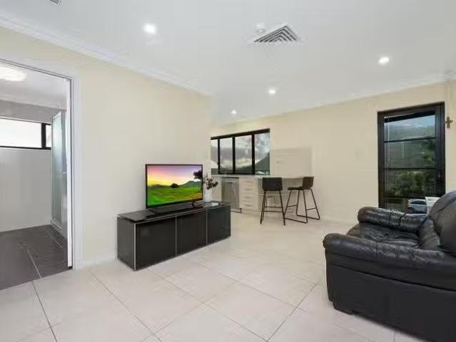 Unique 2/23 Balmoral Drive, Castle Hill, QLD 4810